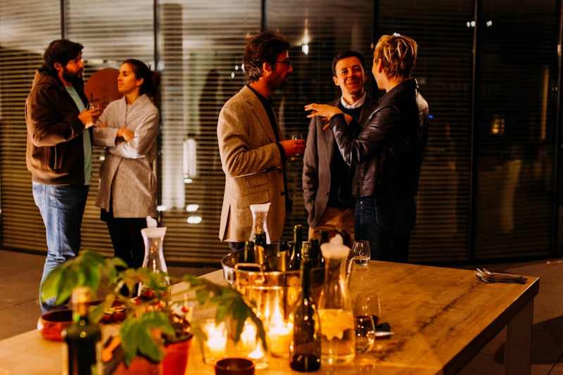 5 trucos para mejorar tus conexiones en un evento social